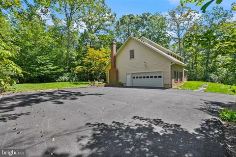 Exterior - 6040 Token Forest Dr, Manassas, VA 20112 photo 4 of 20