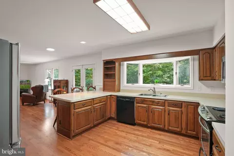 Kitchen - 6040 Token Forest Dr, Manassas, VA 20112 photo 1 of 6