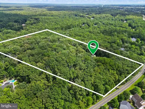 View/Area - 6040 Token Forest Dr, Manassas, VA 20112 photo 5 of 7