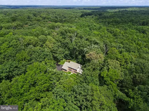 View/Area - 6040 Token Forest Dr, Manassas, VA 20112 photo 2 of 7