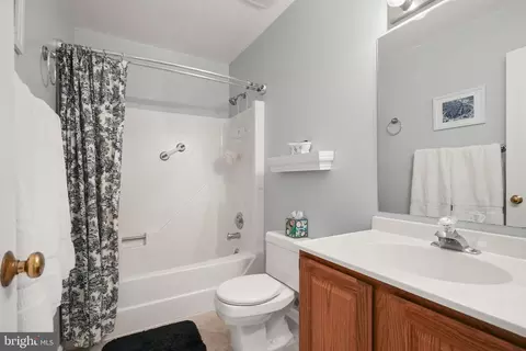 Bath - 6040 Token Forest Dr, Manassas, VA 20112 photo 5 of 5