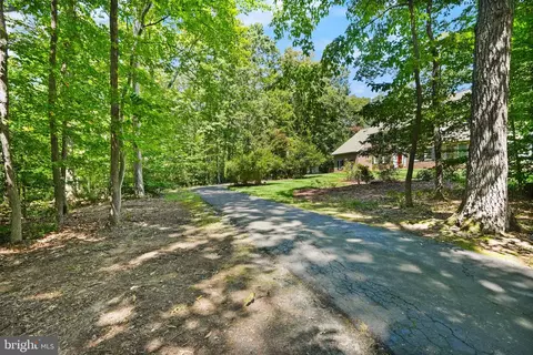 Exterior - 6040 Token Forest Dr, Manassas, VA 20112 photo 2 of 20