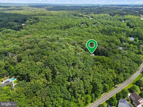 View/Area - 6040 Token Forest Dr, Manassas, VA 20112 photo 6 of 7