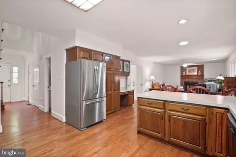 Kitchen - 6040 Token Forest Dr, Manassas, VA 20112 photo 2 of 6