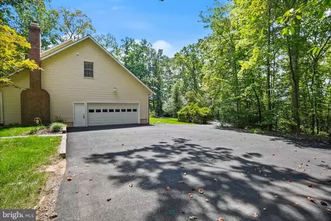 Exterior - 6040 Token Forest Dr, Manassas, VA 20112 photo 5 of 20