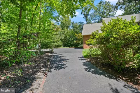 Exterior - 6040 Token Forest Dr, Manassas, VA 20112 photo 3 of 20