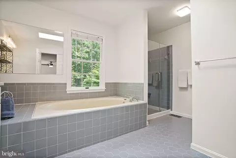 Bath - 6040 Token Forest Dr, Manassas, VA 20112 photo 4 of 5