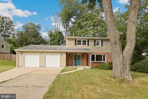 12302 Harbor Dr, Woodbridge, VA 22192