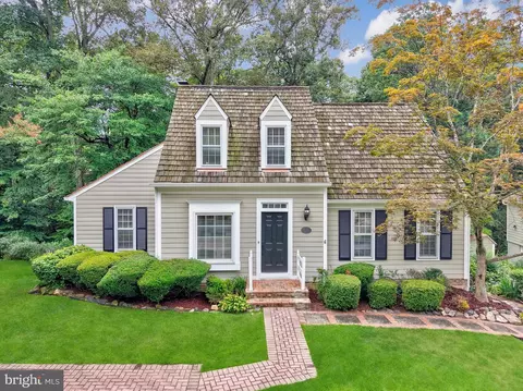 11990 Farrabow Ln, Woodbridge, VA 22192