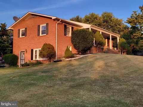 13412 Fitzwater Dr, Nokesville, VA 20181