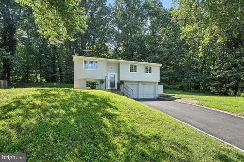 2527 Tabor Ct, Woodbridge, VA 22191