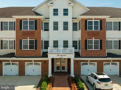 15221 Royal Crest Dr #207, Haymarket, VA 20169