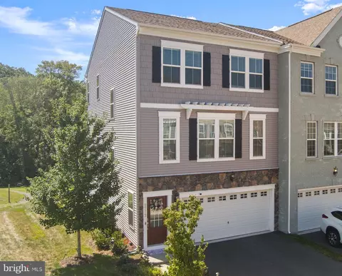 8773 Elsing Green Dr, Manassas, VA 20112