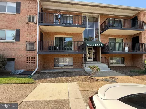 12656 Dara Dr #301, Woodbridge, VA 22192