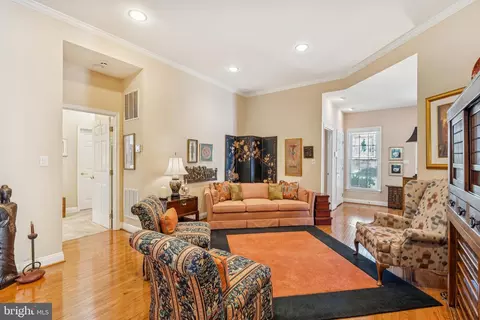 6249 Clay Hill Ct, Gainesville, VA 20155 photo 4