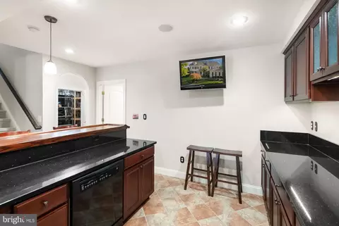 Kitchen - 8318 Roxborough Loop, Gainesville, VA 20155 photo 11 of 11