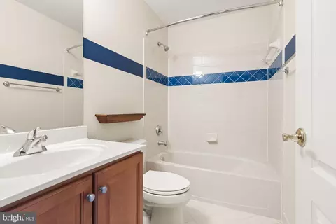Bath - 8318 Roxborough Loop, Gainesville, VA 20155 photo 7 of 9