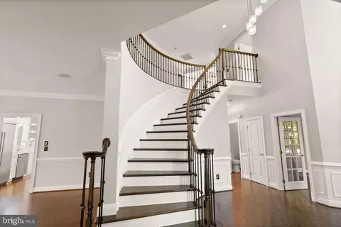 Entry Way - 8318 Roxborough Loop, Gainesville, VA 20155 photo 3 of 9
