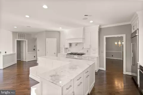 Kitchen - 8318 Roxborough Loop, Gainesville, VA 20155 photo 7 of 11