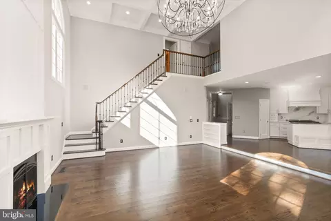 Living - 8318 Roxborough Loop, Gainesville, VA 20155 photo 4 of 7