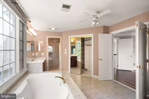 Bath - 8318 Roxborough Loop, Gainesville, VA 20155 photo 4 of 9