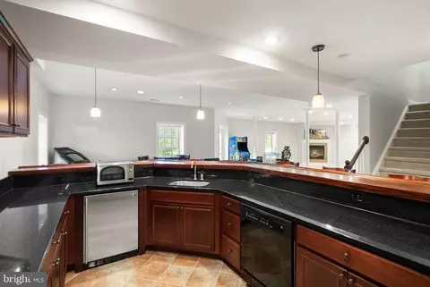 Kitchen - 8318 Roxborough Loop, Gainesville, VA 20155 photo 10 of 11