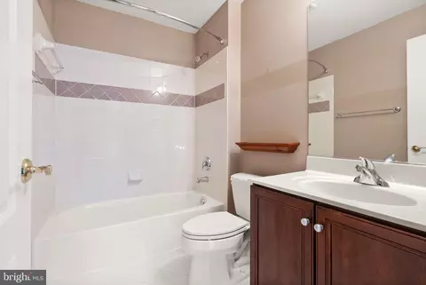 Bath - 8318 Roxborough Loop, Gainesville, VA 20155 photo 6 of 9