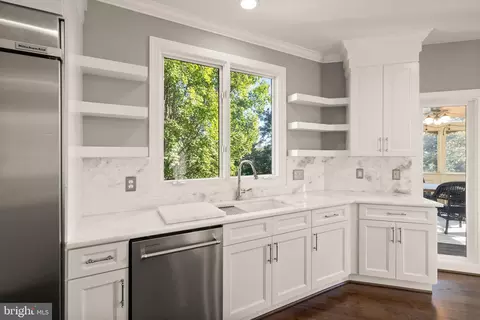 Kitchen - 8318 Roxborough Loop, Gainesville, VA 20155 photo 5 of 11