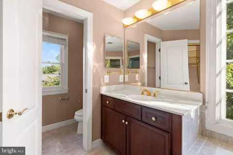 Bath - 8318 Roxborough Loop, Gainesville, VA 20155 photo 5 of 9