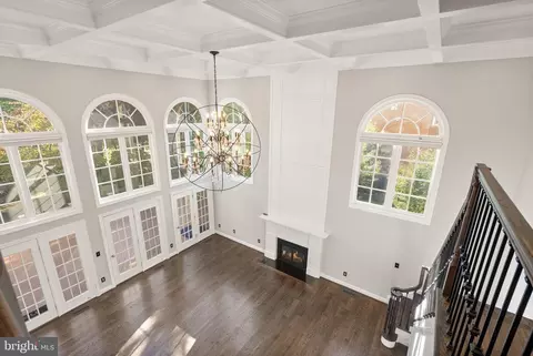 Living - 8318 Roxborough Loop, Gainesville, VA 20155 photo 6 of 7