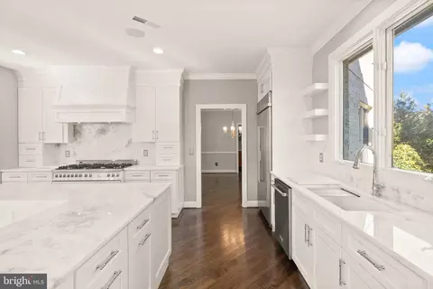 Kitchen - 8318 Roxborough Loop, Gainesville, VA 20155 photo 6 of 11