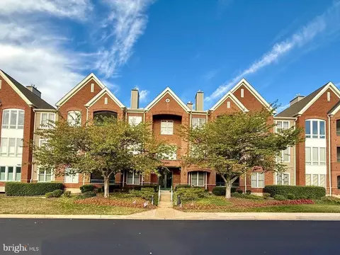 13890 Chelmsford Dr #204, Gainesville, VA 20155