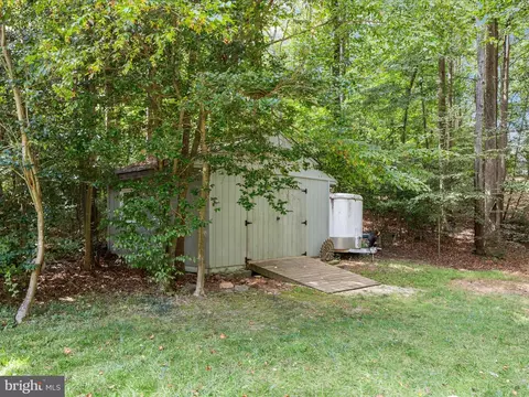 Exterior - 15240 Eclipse Dr, Manassas, VA 20112 photo 19 of 36