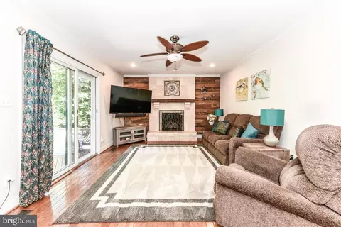 Living - 15240 Eclipse Dr, Manassas, VA 20112 photo 1 of 2