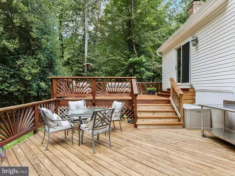 Exterior - 15240 Eclipse Dr, Manassas, VA 20112 photo 9 of 36