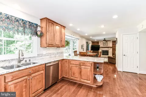 Kitchen - 15240 Eclipse Dr, Manassas, VA 20112 photo 5 of 6