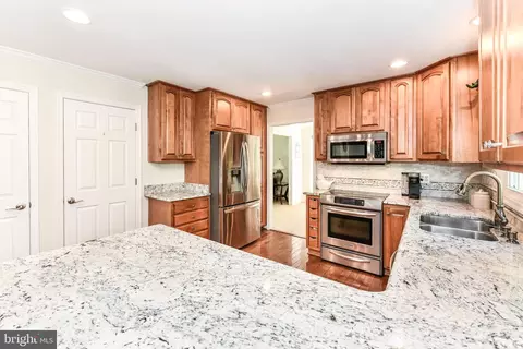 Kitchen - 15240 Eclipse Dr, Manassas, VA 20112 photo 3 of 6