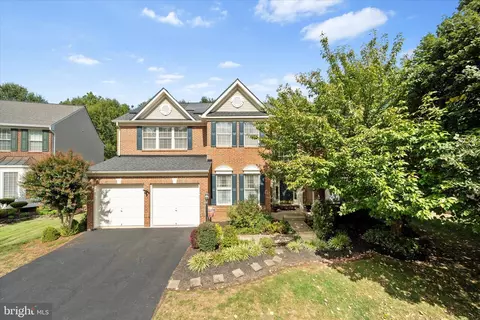 8162 Tenbrook Dr, Gainesville, VA 20155