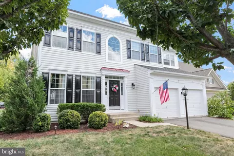 8931 Yellowleg Ct, Gainesville, VA 20155