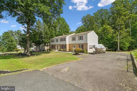 3147 Lookout Point Ct, Triangle, VA 22172 photo 3