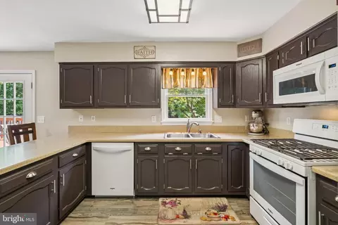 3147 Lookout Point Ct, Triangle, VA 22172 photo 10