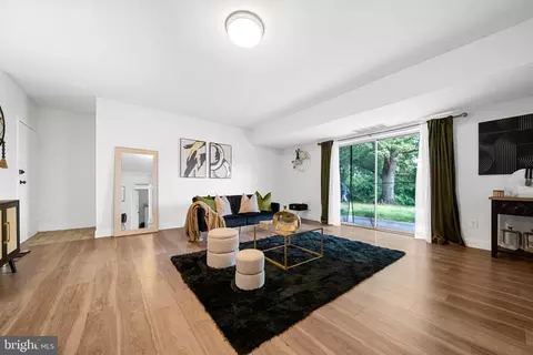 12650 Dara Dr #T2, Woodbridge, VA 22192
