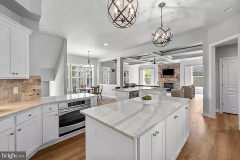 Kitchen - 14529 Bluff Point Ct, Gainesville, VA 20155 photo 4 of 7