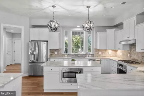 Kitchen - 14529 Bluff Point Ct, Gainesville, VA 20155 photo 7 of 7
