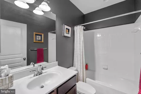 Bath - 14529 Bluff Point Ct, Gainesville, VA 20155 photo 6 of 6