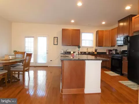 Kitchen - 4911 Potomac Highlands Cir, Triangle, VA 22172 photo 1 of 2