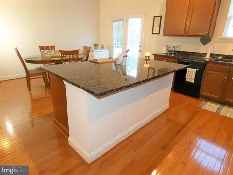 Kitchen - 4911 Potomac Highlands Cir, Triangle, VA 22172 photo 2 of 2