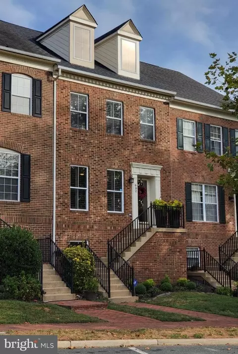 642 Belmont Bay Dr, Woodbridge, VA 22191