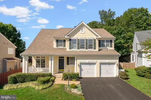 13089 Pilgrims Inn Dr, Woodbridge, VA 22193