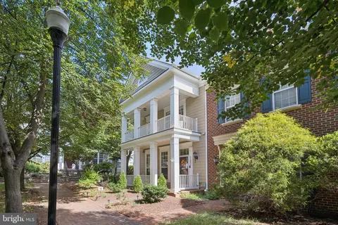 13806 Custis Sq, Woodbridge, VA 22191
